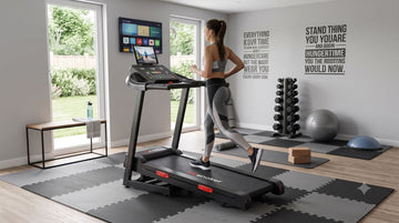 Tapis de course pliable Wenoker X-T421 dans une salle de sport à domicile moderne, conçu pour le cardio au quotidien.